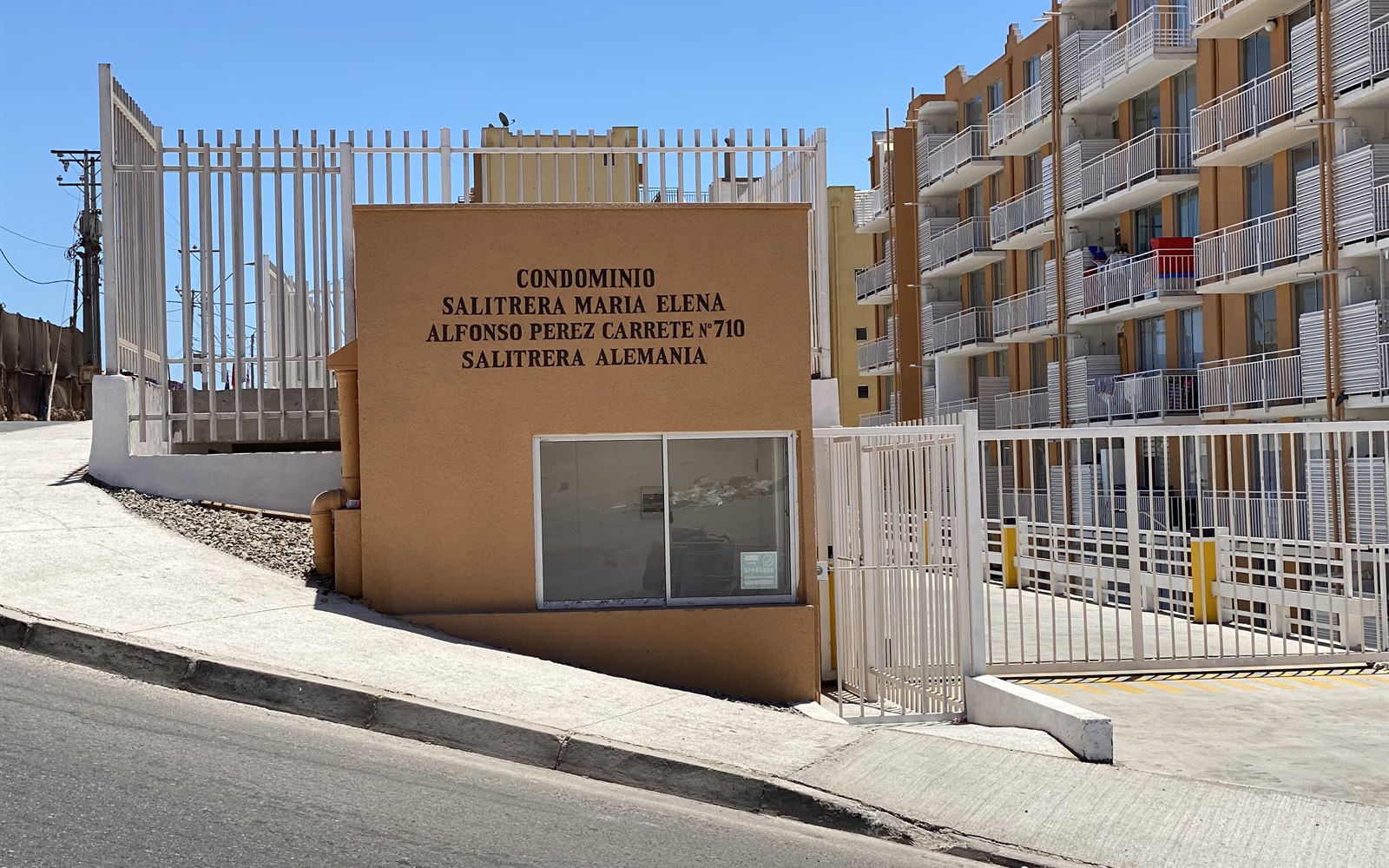 Entrada del Condominio Salitrera María Elena
